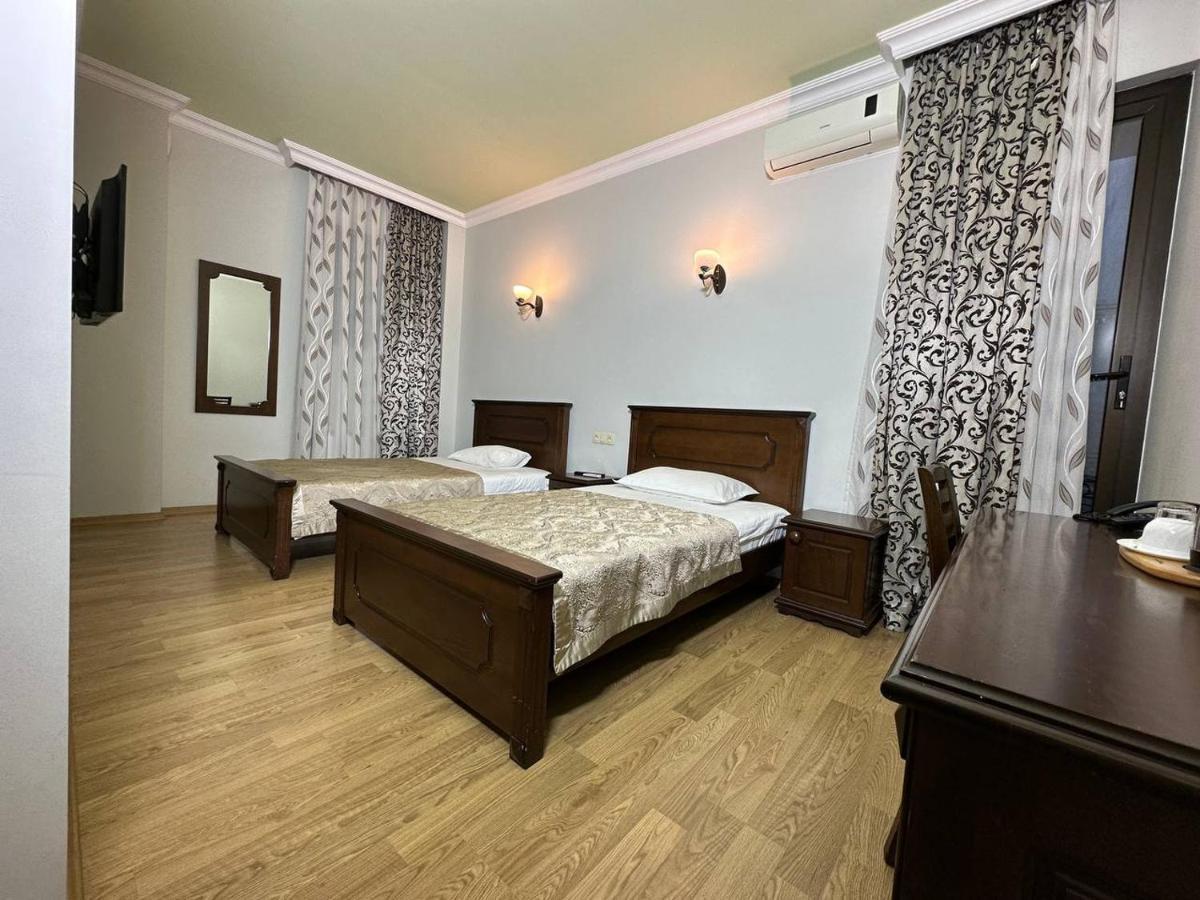 Eiffel Hotel Batumi Exterior photo