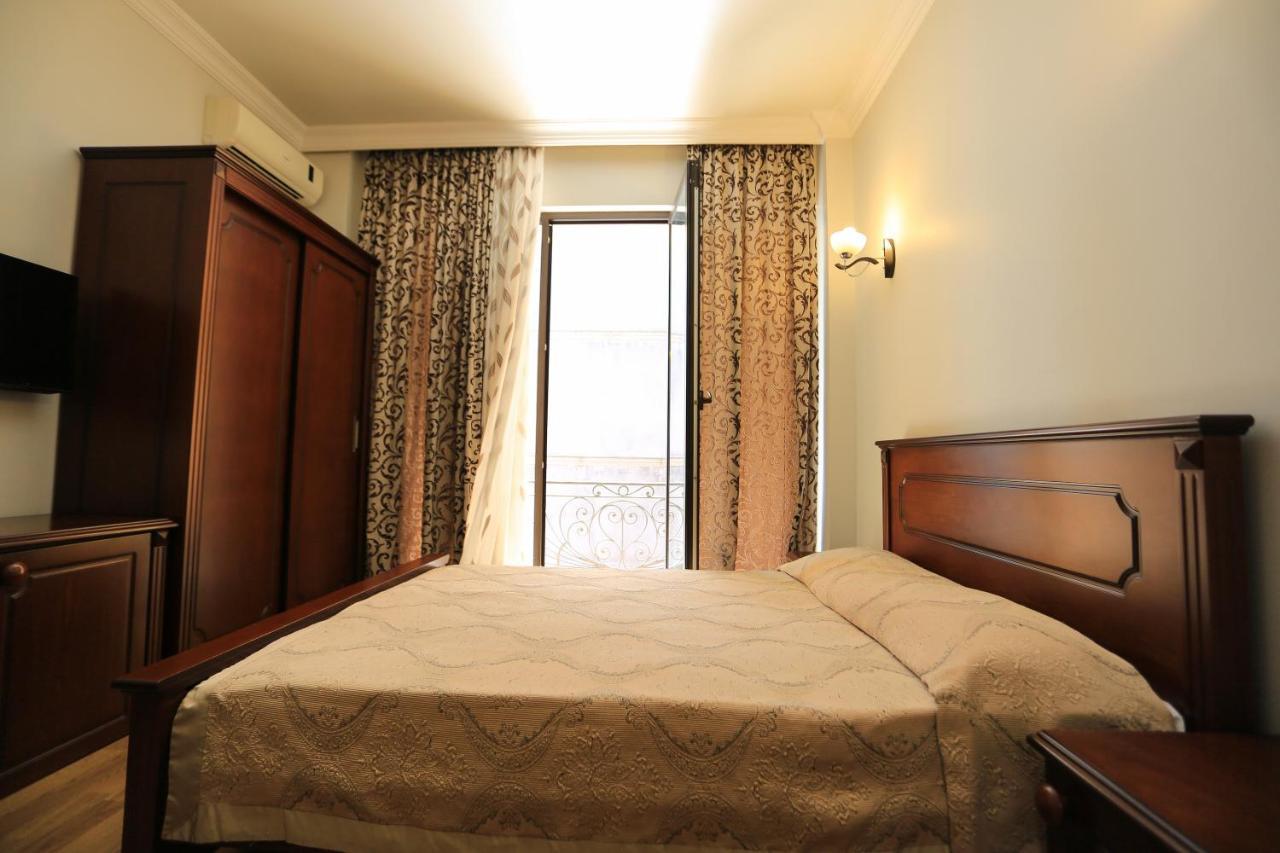 Eiffel Hotel Batumi Exterior photo